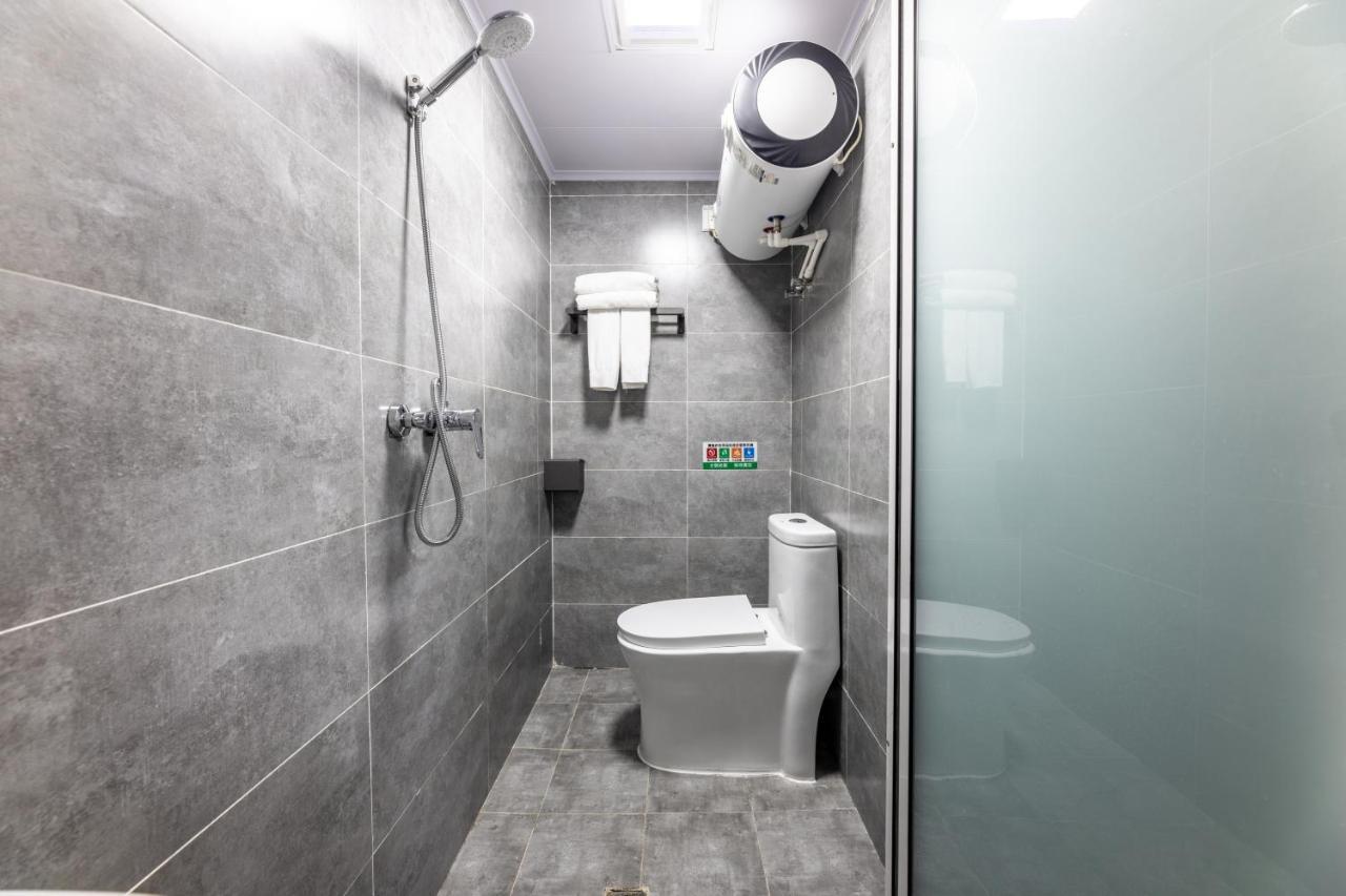 Happy Dragon Hotel -- Nearby Tiananmen Square & Forbidden City & Wangfujing Street & Line 5,6,8 Subway Nearby & Free Coffee & Free Laundry & Fluent English Speaking & Tourist Attractions Ticket Service & Free Wifi Unlimited For Western Software Beijing Exterior foto