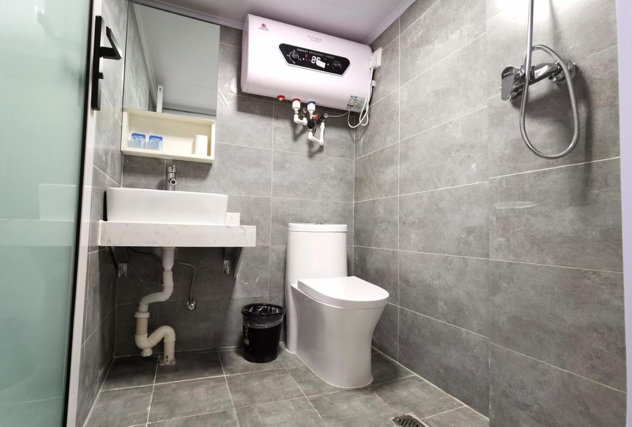 Happy Dragon Hotel -- Nearby Tiananmen Square & Forbidden City & Wangfujing Street & Line 5,6,8 Subway Nearby & Free Coffee & Free Laundry & Fluent English Speaking & Tourist Attractions Ticket Service & Free Wifi Unlimited For Western Software Beijing Exterior foto