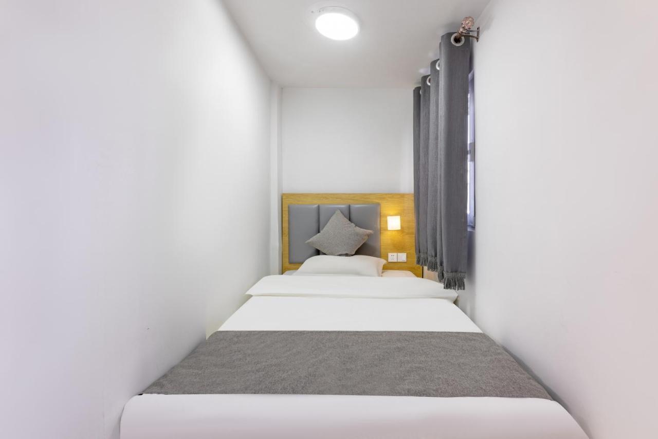 Happy Dragon Hotel -- Nearby Tiananmen Square & Forbidden City & Wangfujing Street & Line 5,6,8 Subway Nearby & Free Coffee & Free Laundry & Fluent English Speaking & Tourist Attractions Ticket Service & Free Wifi Unlimited For Western Software Beijing Exterior foto
