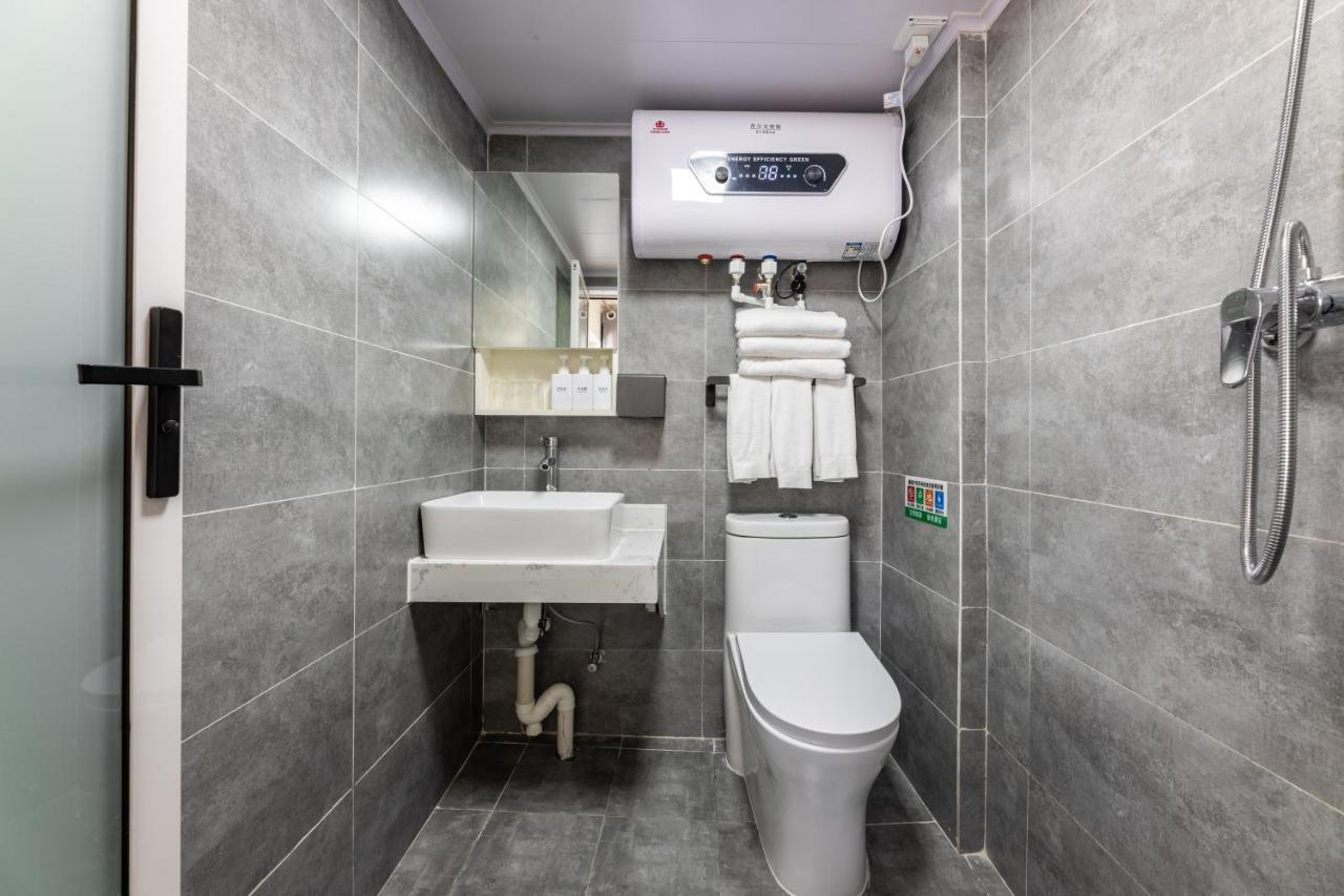 Happy Dragon Hotel -- Nearby Tiananmen Square & Forbidden City & Wangfujing Street & Line 5,6,8 Subway Nearby & Free Coffee & Free Laundry & Fluent English Speaking & Tourist Attractions Ticket Service & Free Wifi Unlimited For Western Software Beijing Exterior foto