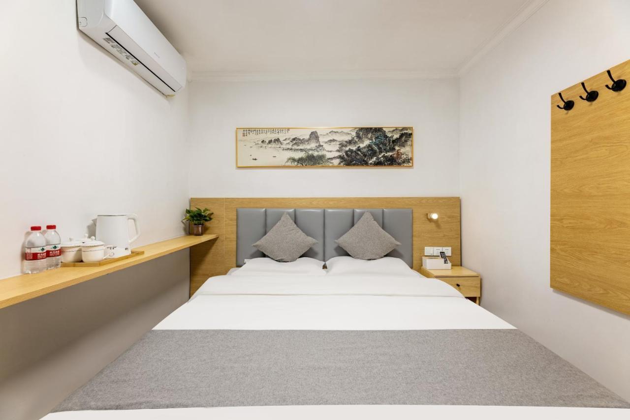 Happy Dragon Hotel -- Nearby Tiananmen Square & Forbidden City & Wangfujing Street & Line 5,6,8 Subway Nearby & Free Coffee & Free Laundry & Fluent English Speaking & Tourist Attractions Ticket Service & Free Wifi Unlimited For Western Software Beijing Exterior foto