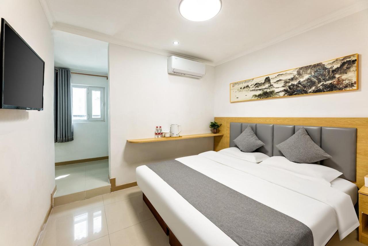 Happy Dragon Hotel -- Nearby Tiananmen Square & Forbidden City & Wangfujing Street & Line 5,6,8 Subway Nearby & Free Coffee & Free Laundry & Fluent English Speaking & Tourist Attractions Ticket Service & Free Wifi Unlimited For Western Software Beijing Exterior foto