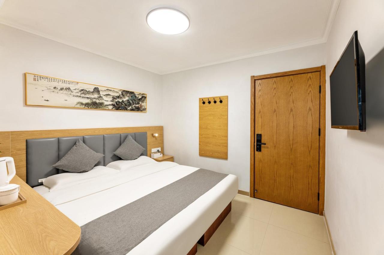 Happy Dragon Hotel -- Nearby Tiananmen Square & Forbidden City & Wangfujing Street & Line 5,6,8 Subway Nearby & Free Coffee & Free Laundry & Fluent English Speaking & Tourist Attractions Ticket Service & Free Wifi Unlimited For Western Software Beijing Exterior foto