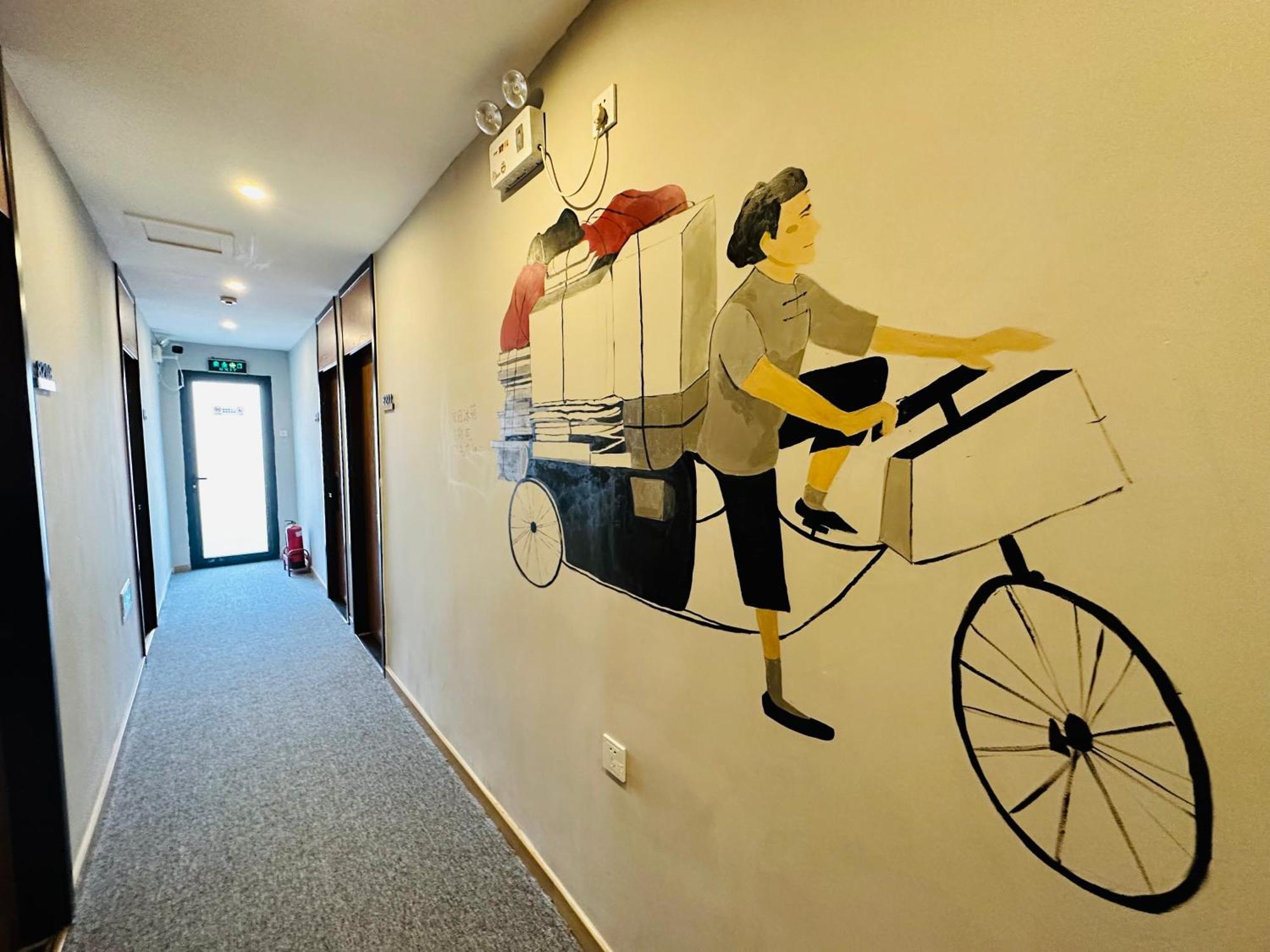 Happy Dragon Hotel -- Nearby Tiananmen Square & Forbidden City & Wangfujing Street & Line 5,6,8 Subway Nearby & Free Coffee & Free Laundry & Fluent English Speaking & Tourist Attractions Ticket Service & Free Wifi Unlimited For Western Software Beijing Exterior foto