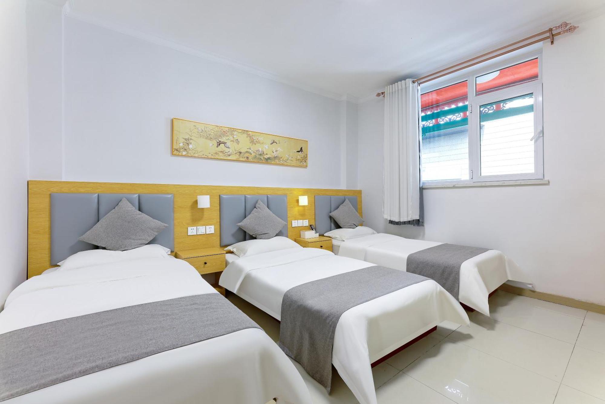 Happy Dragon Hotel -- Nearby Tiananmen Square & Forbidden City & Wangfujing Street & Line 5,6,8 Subway Nearby & Free Coffee & Free Laundry & Fluent English Speaking & Tourist Attractions Ticket Service & Free Wifi Unlimited For Western Software Beijing Exterior foto