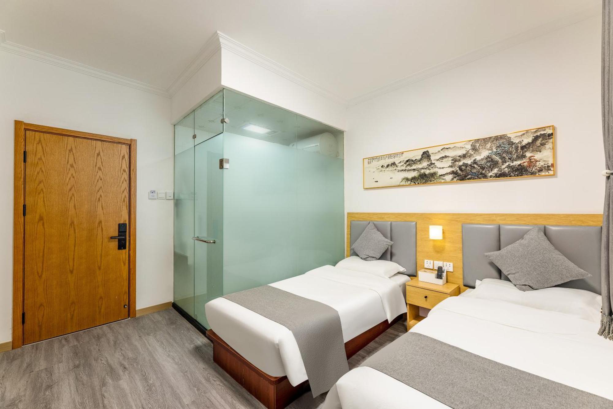 Happy Dragon Hotel -- Nearby Tiananmen Square & Forbidden City & Wangfujing Street & Line 5,6,8 Subway Nearby & Free Coffee & Free Laundry & Fluent English Speaking & Tourist Attractions Ticket Service & Free Wifi Unlimited For Western Software Beijing Exterior foto
