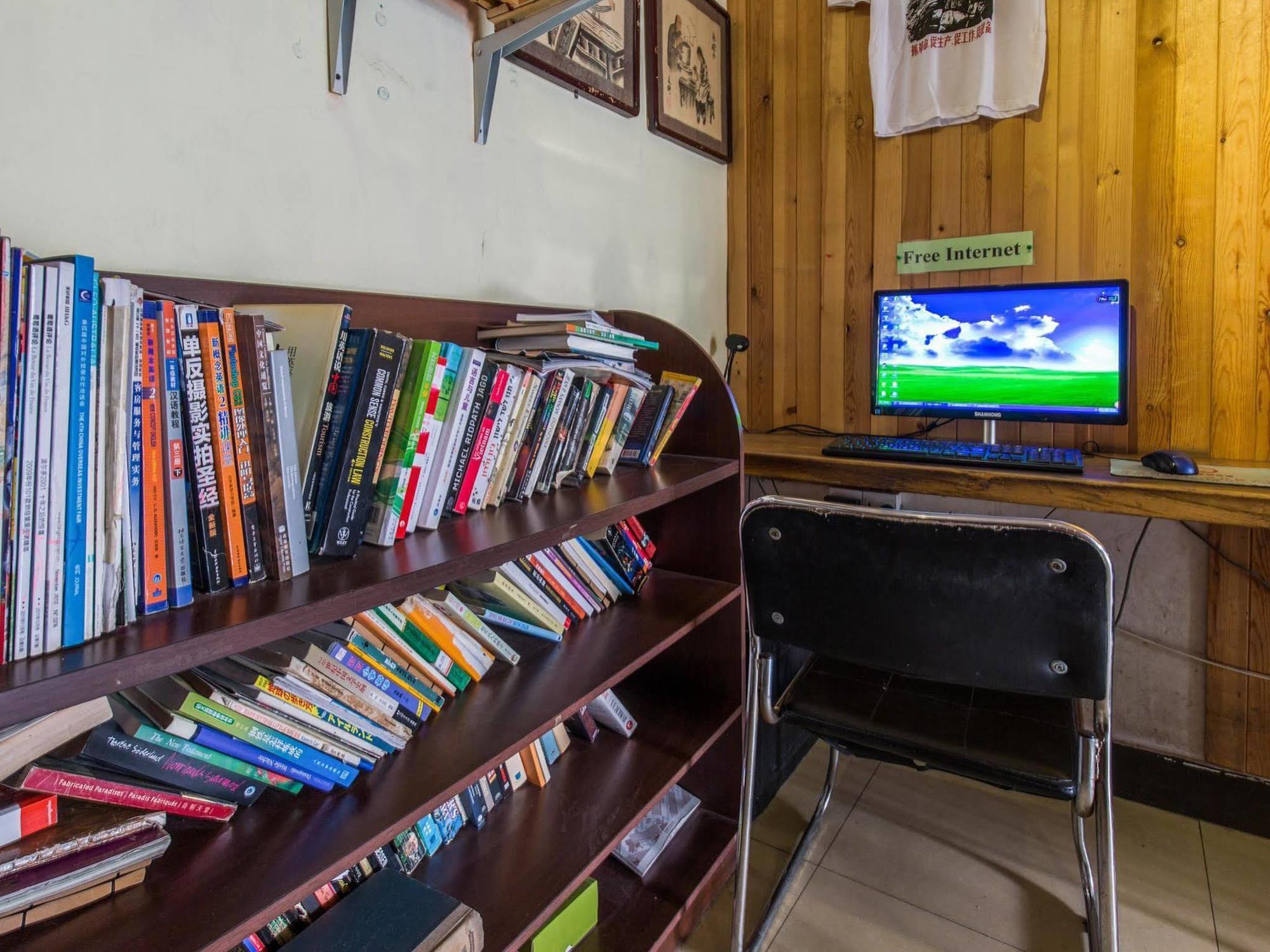 Happy Dragon Hotel -- Nearby Tiananmen Square & Forbidden City & Wangfujing Street & Line 5,6,8 Subway Nearby & Free Coffee & Free Laundry & Fluent English Speaking & Tourist Attractions Ticket Service & Free Wifi Unlimited For Western Software Beijing Exterior foto