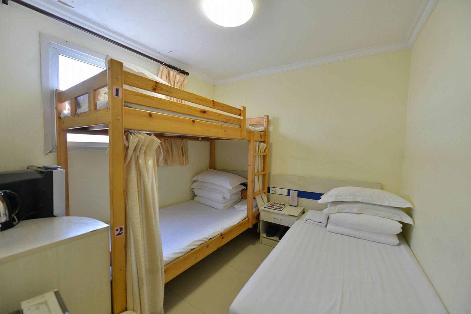 Happy Dragon Hotel -- Nearby Tiananmen Square & Forbidden City & Wangfujing Street & Line 5,6,8 Subway Nearby & Free Coffee & Free Laundry & Fluent English Speaking & Tourist Attractions Ticket Service & Free Wifi Unlimited For Western Software Beijing Exterior foto