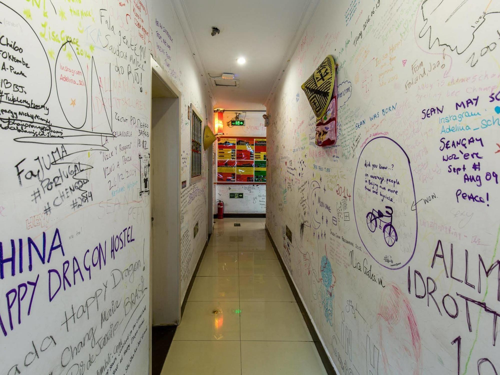 Happy Dragon Hotel -- Nearby Tiananmen Square & Forbidden City & Wangfujing Street & Line 5,6,8 Subway Nearby & Free Coffee & Free Laundry & Fluent English Speaking & Tourist Attractions Ticket Service & Free Wifi Unlimited For Western Software Beijing Exterior foto